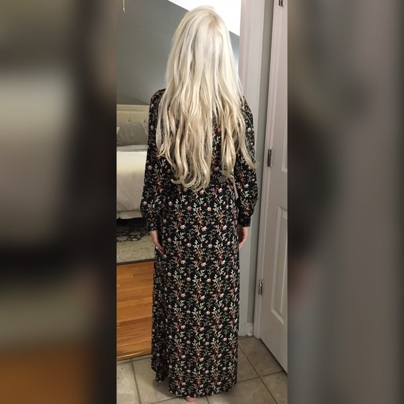 LAST 1!! 💕Stunning Black v neck loose fit maxi - Picture 2 of 2